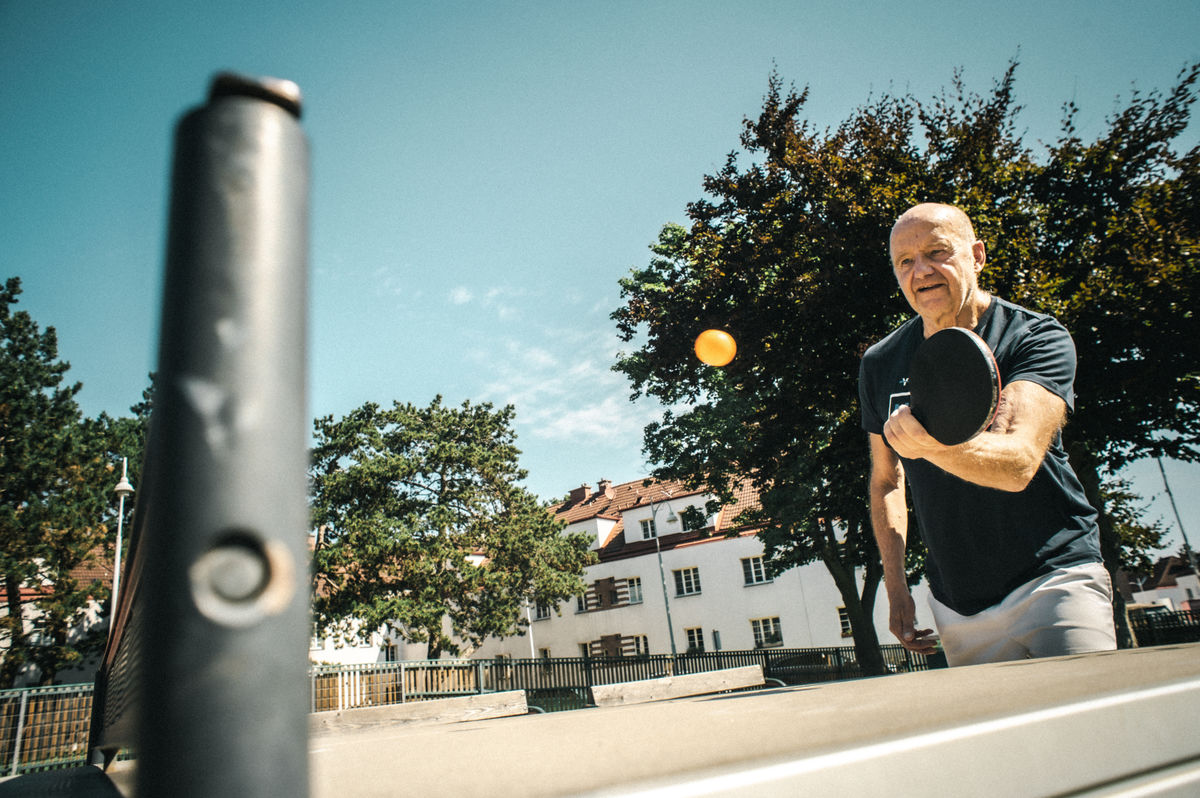 Andreas spielt Ping Pong